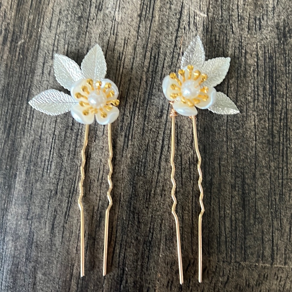 New! Set of 2 Pearl Flower Hair Pins